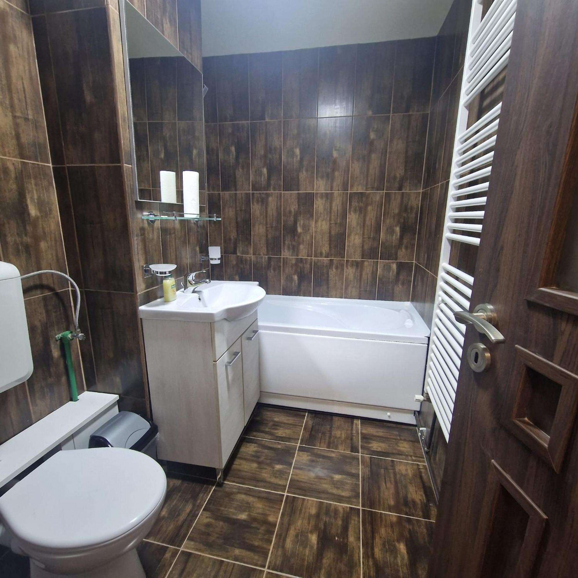 Apartament Iulius 3 Manastire Curtea de Argeş Exteriér fotografie